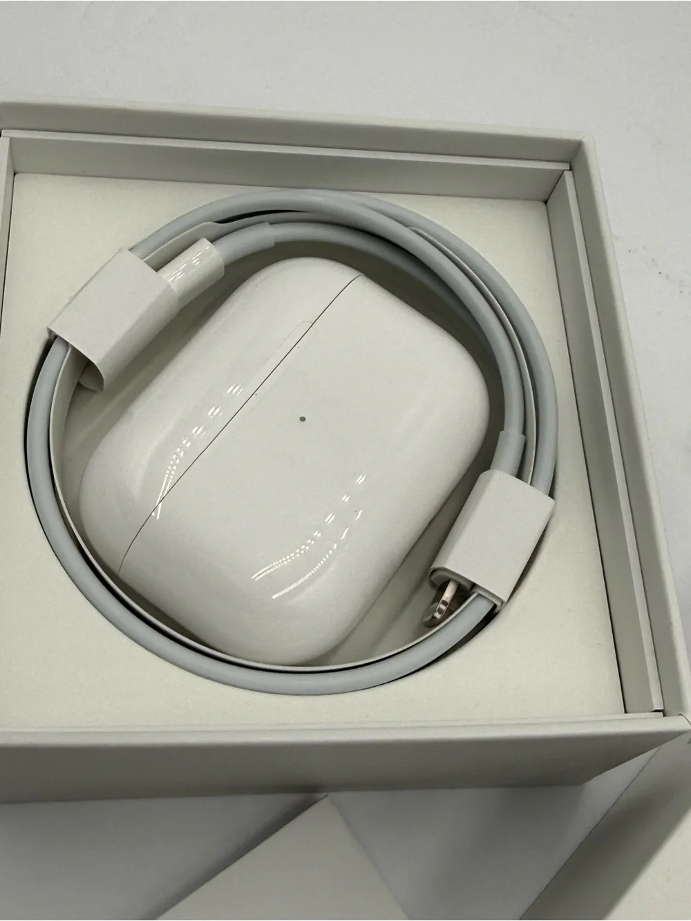 E7 Apple AirPods Pro MagSafe Charging Case MLWK3AM/A A2083 A2084 A2190 Open Box